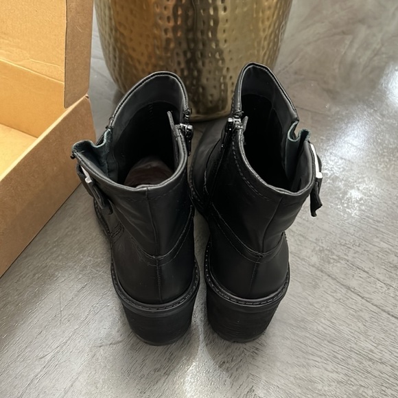 ZODIAC Women's Gannet Lug Sole Boots - Picture 9 of 11